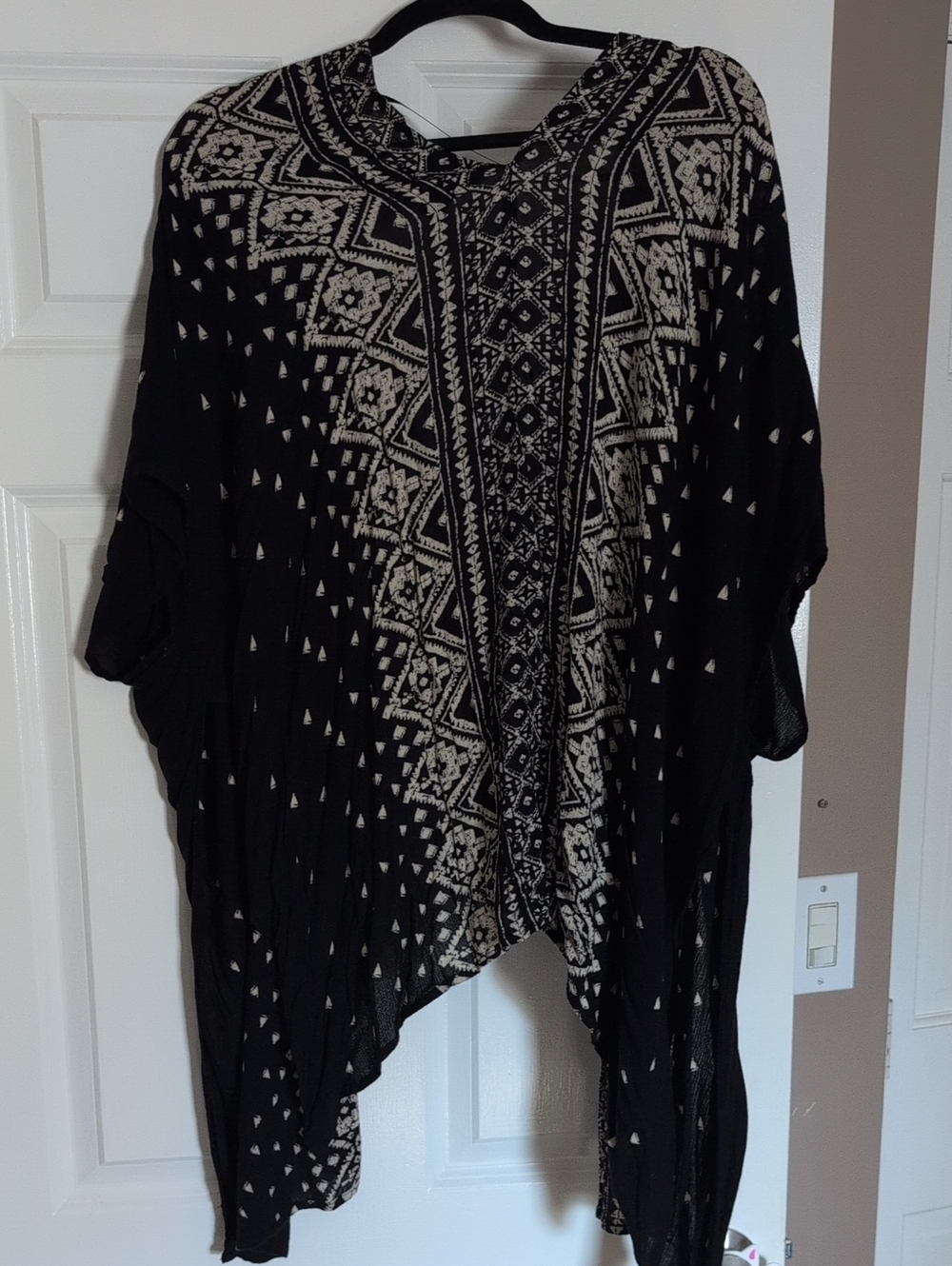 Forever 21 Black and Cream Poncho Shall